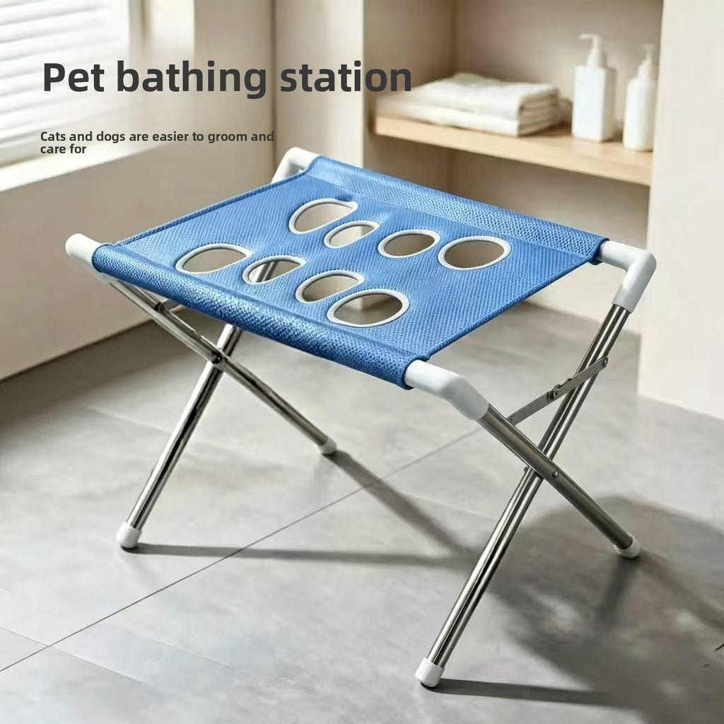 Pet grooming and beauty station